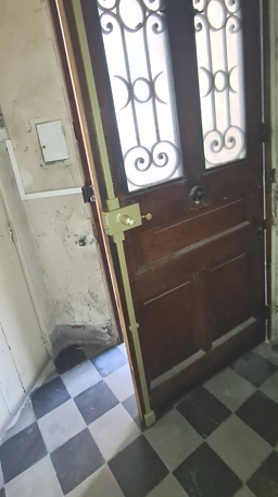 Porte-répararée, ouverture bloquée